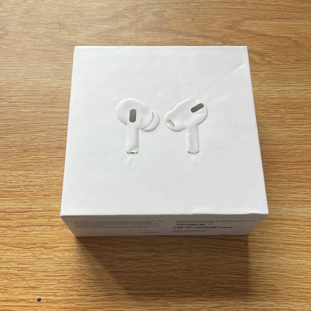 Apple AirPods Pro NWT